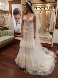 Per quanto riguarda la forma del viso, se è tonda, meglio prediligere orecchini lunghi che slanciano i lineamenti. Shooting In Collaborazione Con Oro Gioielli Danielasposa A Mirano Abiti Da Sposa Laccio Abito Da Sposa Sposa