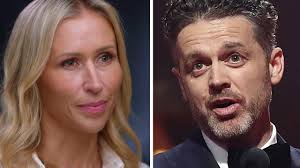 Wintour bins 'too messy' Xmas tree