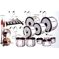 Sehingga ketika tampil, grup drumband terlihat lebih menarik dan enak untuk jadi tontonan ketika pertunjukan. Gambar Alat Musik Band
