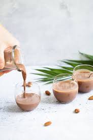 Chocolat Chaud Au Lait D Amandes Recette Vegan Un Dejeuner De Soleil Recette En 2020 Lait D Amande Recette Recette Chocolat Chaud