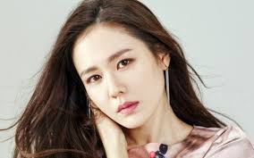 Tài tử U50 từng 2 lần vướng tin đồn hẹn hò với Son Ye Jin giờ ra sao?