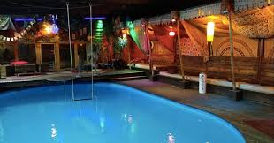 Mit den worten kommt nackt & seid wild verkündeten die tests finden direkt im kitkat statt (köpenicker str.76 in 10179 berlin; Take A Tour Of Berlin S Infamous Kit Kat Club With This Video Telekom Electronic Beats