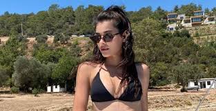 Eslem akar (cnnturk.com, 31.03.2018), eslem akar (startv.com.tr, 31.03.2018), eslem akar (imdb.com, 05.01.2021), eslem. Simay Barlas In Bikini Sikligi Eslem Akar In Sempatikligi
