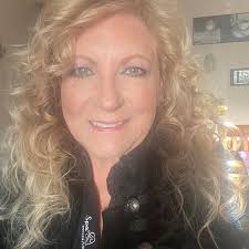 Nora Nicks (@nicksnora) • Instagram photos and videos