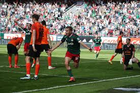 «спартак» заключил однолетний контракт с нападающим александром хохлачевым. Futbol Chempionat Rossii Lokomotiv Odolel Ural No Ostalsya S Bronzoj Spartak Unes Nogi Ot Ahmata I Vyshel V Lch Pressbol