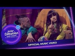 Viki gabor was born on july 10, 2007 in hamburg, germany as wiktoria gabor. Viki Gabor Superhero Text Songtextes De