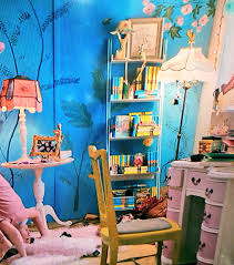 Lara jean has one of the prettiest and most interesting bedrooms i had ever seen, so my first try at fully illustrating one had to be hers. Brittany O P On Twitter Lara Jean In To All The Boys I Ve Loved Before Has A Bookcase Full Of Nancy Drew And Hardy Boys Novels In Her Bedroom Yea I