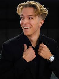 Jamie Collins's Instagram, Twitter & Facebook