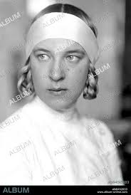 1928. Orig. bildtext... 6. MAI 28 HELENE MAYER GEWINNT DIE DÄNISCHE  FECHTMEISTERSCHAFT. Helene Mayer (Offenbach) konnte bei denen in Kopenhagen  ausgetragenen Fechtmeisters