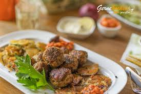 Mezedes Griech Vorspeisen Mit Keftedes Tsatsiki Co Vorspeise Tzatziki Lebensmittel Essen