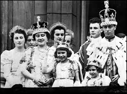 A the crown című sorozat negyedik évadában károly herceg és diana hercegné kapcsolata mellett előkerülnek a királynő intézetbe zárt. Ii Erzsebet Kiralyno Es A Windsorok Rerum Auctor