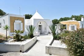 Affitto Trulli Ostuni Ville Al Mare In Puglia Apulia Rentals Trullo Albamarina Ostuni Villa Vacanze Giardino Privato
