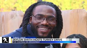 Former Highlight Zone star, NFL veteran Jaylon Smith hosts turkey drive in  Fort Wayne