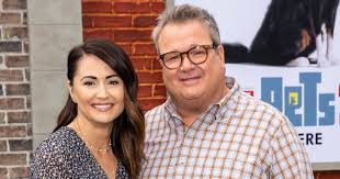 He is an actor and writer, known for the loft (2014), modern family (2009) and almost famous (2000). Ejbmjlzhyrlprm