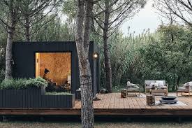 Cependant, ce n'est pas parce qu'il ne requiert pas de permis de construction qu'il doit être assimilé à un abri ou chalet de jardin! Un Studio De Jardin Version Refuge Pour S Evader Au Vert