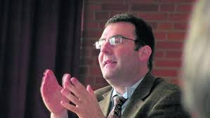 Ökonom Gerald Mann spricht vor Gymnasiasten über Wohlstand und Gehirnschmalz