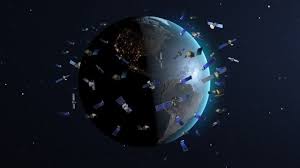 These 60 satellites initially fly in a chain formation, but over time they spread out and move. Starlink Fcc Erlaubt Spacex Niedrigere Satelliten Orbits Golem De