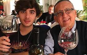 Galvão bueno está completando 20 anos de casamento e aproveitou para se declarar à mulher, desirée. Galvao Bueno Celebra 70 Anos Com Homenagem Do Filho Luca O Fuxico