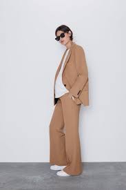 Zara Startet Mit Umstandsmode News Collection 1125373