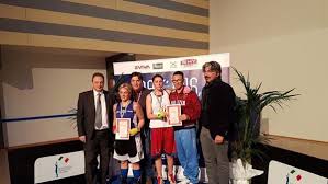 È l'orsetto di irma simile a teddy, con delle grosse ciglia, un fiocco rosso in testa e una gonnellina rossa. La Torrese Irma Testa Ancora Campionessa Italiana Di Boxe