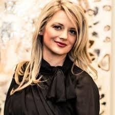 Rebecca Thomson's Instagram, Twitter & Facebook