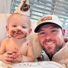 Justin Mooneyham's Instagram, Twitter & Facebook