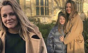 Alicia silverstone 'cried inside' when her son cut his hair. Alicia Silverstone Reveals Reprimanding Her Son Eight Is Just Telling Him No Thank You Bear Daily Mail Online
