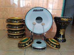 Alat musik ritmis memiliki ciri tersendiri dan artian yang berbeda dari alat musik lainnya, sehingga mampu menciptakan karakter yang unik. Industri Rumahan Sueb Madkusen Produksi Alat Musik Rebana Begini Cara Pembuatannya