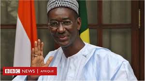 Воспользуйтесь плеером, чтобы прослушать запись. Moctar Ouane Qui Est Le Nouveau Premier Ministre Du Mali Bbc News Afrique