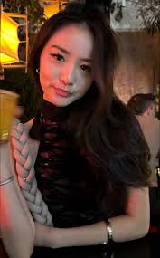 Hey, I'm Kenny. Im a third year English Major student looking for a  roommate to share a 2 bedroom apartment. I am very neat and tend to keep to  myself but I