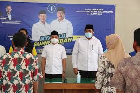 People climb onto rooftops just to catch a tiny glimpse of gagarin. Didukung Banyak Parpol Relawan Timses Semakin Optimistis Indrata Gagarin Menang Pacitanku Com