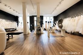 Das brautkleid oder hochzeitskleid wird von der braut zur hochzeitszeremonie getragen. Brautkleider In Enschede Sam S Brautkleider