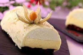 Tartare De Fraises Pistaches Et Sables Mousse Fruit Buche De Noel Buche De Noel Chocolat