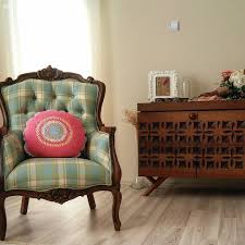 Bu Eklektik Ev Farkli Renk Desen Ve Dokulari Kucaklamis Ev Gezmesi Mobilya Evler Renkler