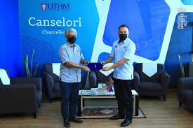 More images for sumbangan tun hussein onn » Kurniaan Sumbangan Kepada Yayasan Universiti Tun Hussein Onn Malaysia Uthm Dyam Tunku Mahkota Johor