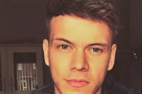 Here's how to nail the harry styles style. No This Isn T The First Picture Of Harry Styles With Short Hair