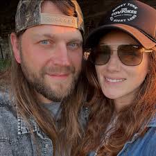 Tonight's a big one that we've been looking forward to! We're speaking of  course of none other than the legendary Hayes Carll and Aaron Raitiere in  the Sanctuary! This show is SOLD