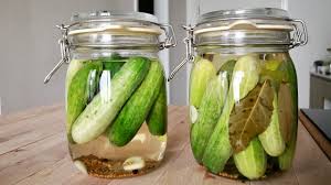 Antipasto perfetto per un invito estivo, o contorno ideale per un piatto di scolare anche i cetrioli, sciacquarli velocemente e metterli in una ciotola con le alghe, poi condire con la salsina agrodolce. Cetriolini E Cetrioli Sottaceto Fatti In Casa Ricetta Sottaceti Senza Rischio Di Botulino Youtube