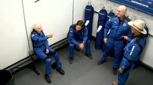 Bezos undici minuti nello spazio ha scelto il 52esimo anniversario dello sbarco sulla luna per viaggiare nello spazio, il fondatore di amazon jeff. Opld Bp6iszqsm