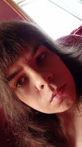 How to achieve a smooth makeup finish with dry skin and texture issues?