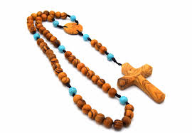 Chapelet Avec Croix En Bois D Olivier A La Main De Facon Etsy Beaded Necklace Necklace Beaded