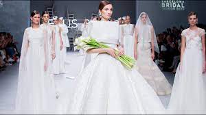 Sfogliate la gallery e guardate tutte in questa gallery vi mostriamo tutti gli abiti da sposa armani più belli e ricercati. Abiti Da Sposa Armani 2020 Off 59