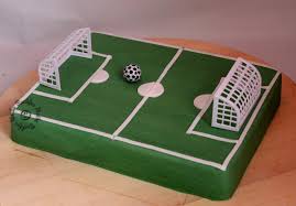 Fußballfeld motivtorte | für kinder, kuchen, party & büfett | geprüft, getestet, gelingt garantiert! Fussballfeld Aus Kuchenteig Backfee Heike Reichenbach Best