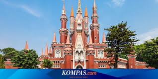 Nama tersebut sesuai dengan tempatnya berada yaitu taman buaya cikarang. Hari Pertama Dibuka Tmii Dikunjungi 2 000 Pengunjung