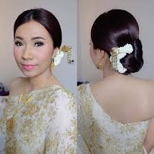 Pin By Gogo Om On تسريحات معقله عمبورة نازلة Ear Cuff Hair Styles Ear