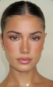 Alicia Leone's Instagram, Twitter & Facebook