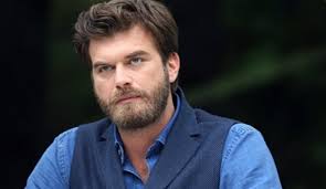 Hahaha he looks so british to me. Kivanc Tatlitug Kimdir Aslen Nerelidir Ve Kac Yasindadir Yasam Haberleri