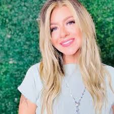 Carol Neth's Instagram, Twitter & Facebook