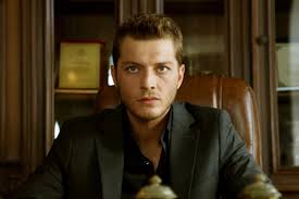 Chi è Cihan in La Notte nel Cuore? Età, carriera e vita privata dell'attore  - gliascoltabili.it