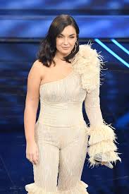Saturday 5 december 2020 132: Elettra Lamborghini Sanremo 2020 Il Nuovo Taglio Capelli Medi E Super Chic